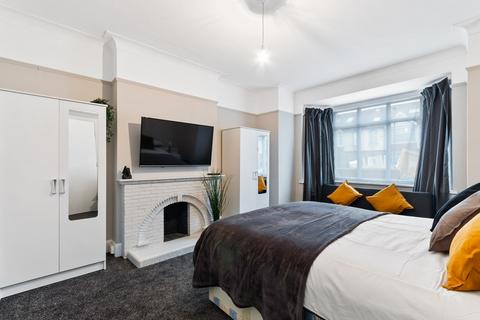60 Swyncombe Avenue, London, W5 4DS