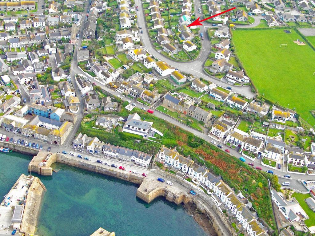 St. Peters Way, Porthleven TR13 3 bed detached bungalow £399,950