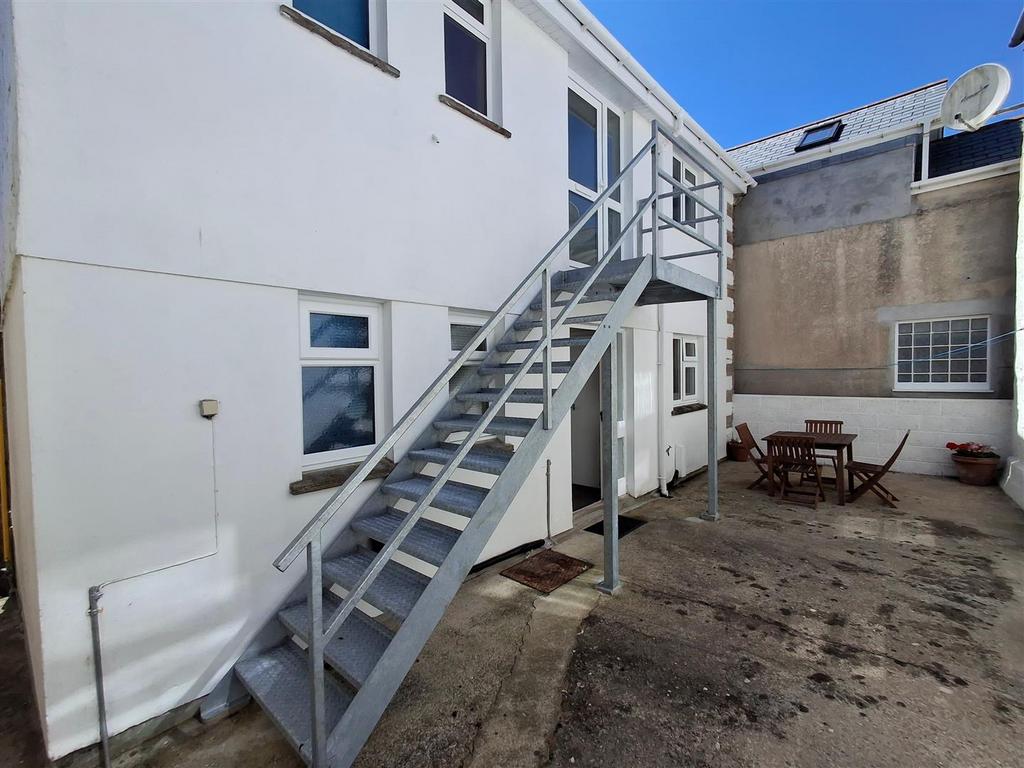 Loe-bar-flats outsidestairs-aug24.jpg