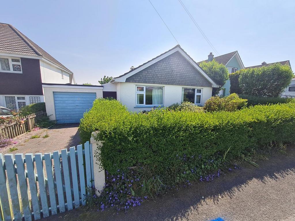 Gwealdues, Helston TR13 2 bed detached bungalow £285,000