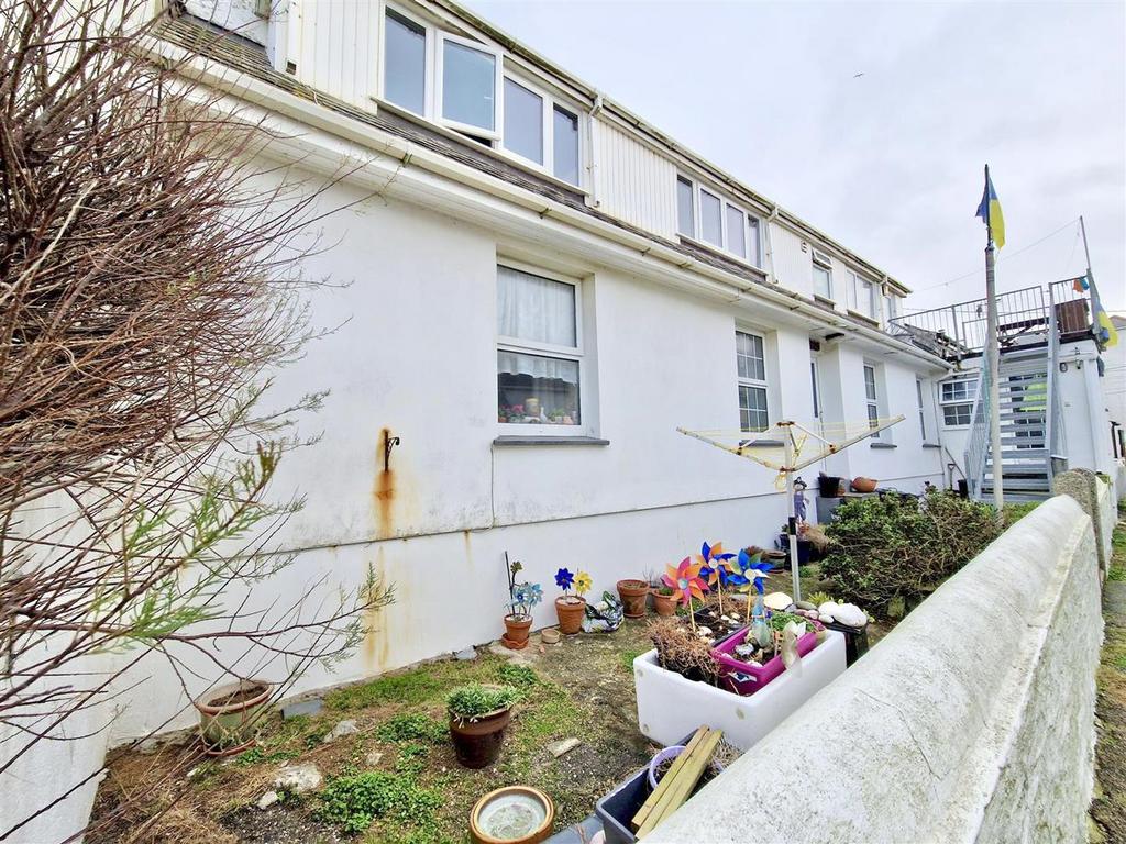 Mounts Road, Porthleven TR13 2 bed flat for sale £225,000