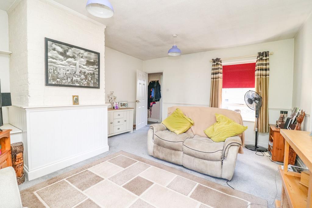Lexden Road, Lexden, Colchester, CO3 1 bed apartment for sale £150,000