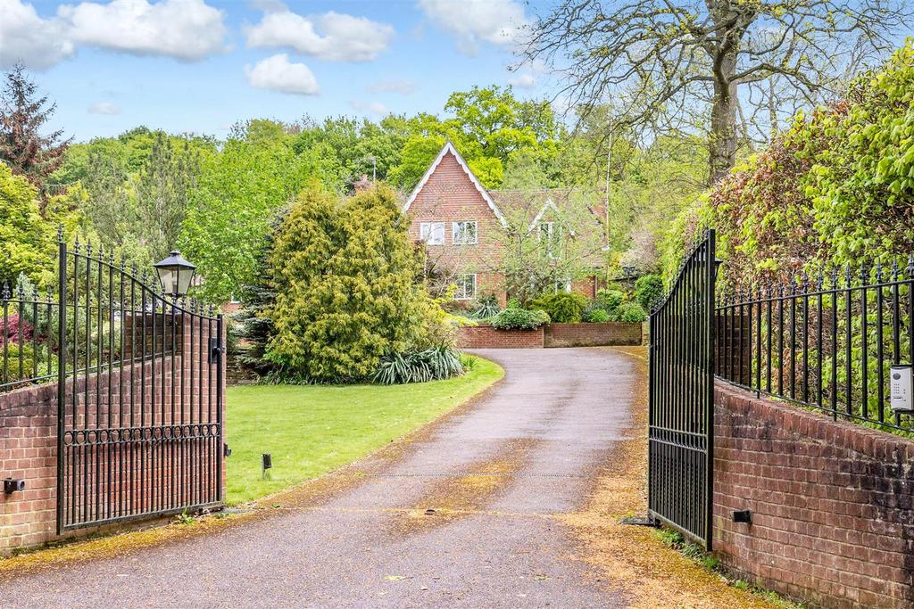 Tewin Water, Digswell 5 bed detached house for sale £1,995,000