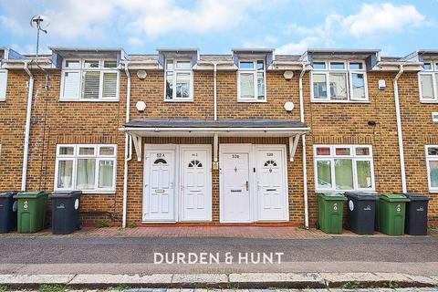 52b Brewster Road, London, E10 6RQ