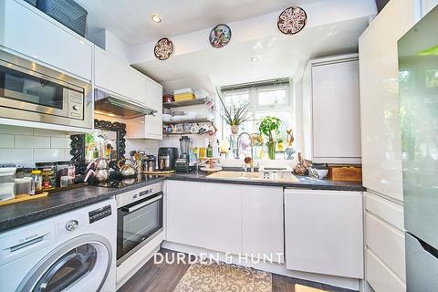 52b Brewster Road, London, E10 6RQ