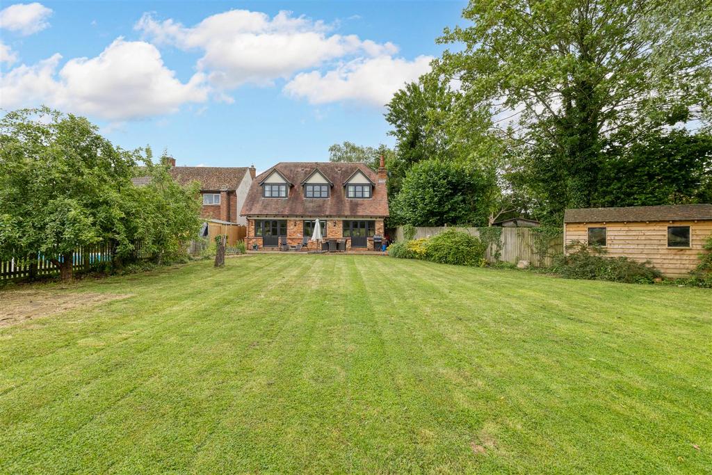 Penible House, Ickwell Road, Northill SG18 9AB 4 bed detached house for