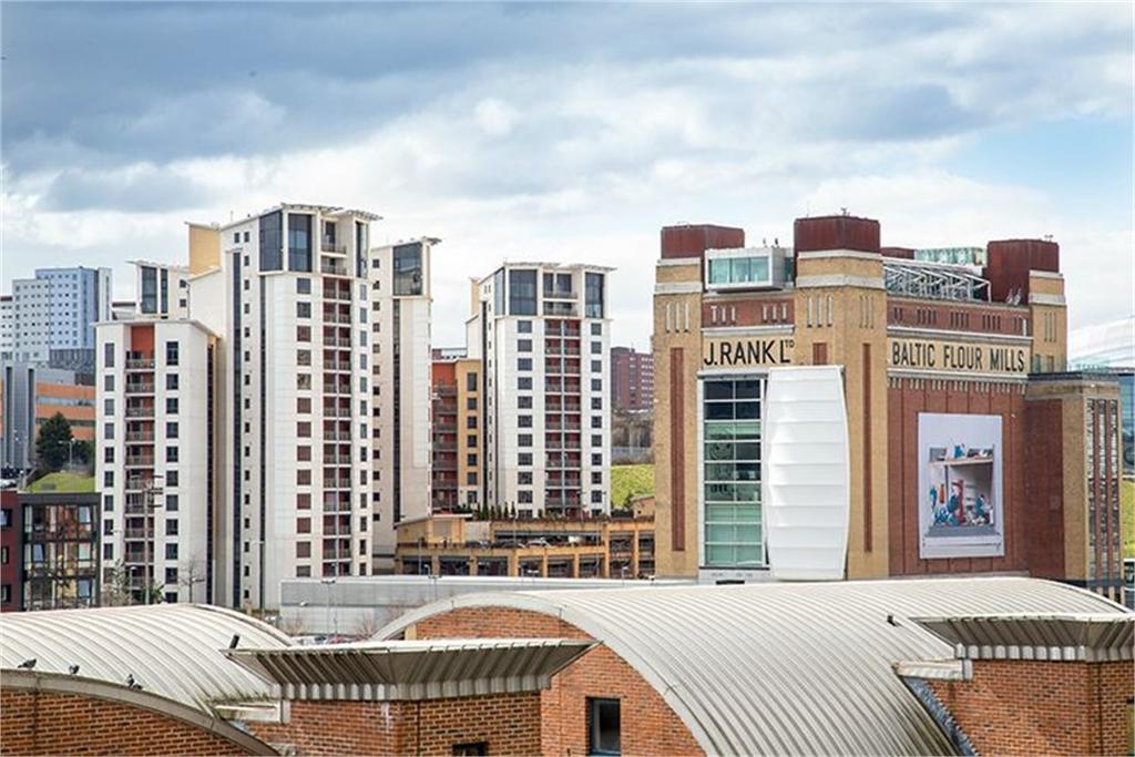 Baltic Quay, Mill Road, Gateshead... 2 bed apartment £1,000 pcm (£231 pw)