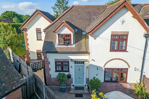 5 bedroom house for sale - British Legion Road, Chingford E4