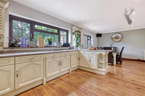 5 bedroom house for sale - British Legion Road, Chingford E4