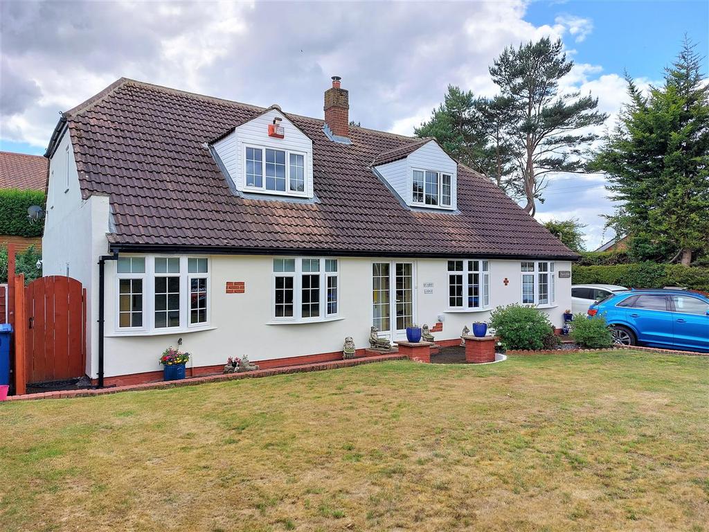 Crossgates, Scarborough 4 bed detached bungalow for sale £340,000