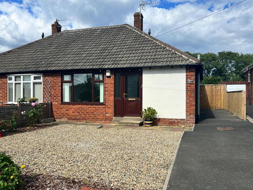 Coldyhill Lane, Newby, Scarborough 2 bed semidetached bungalow £850