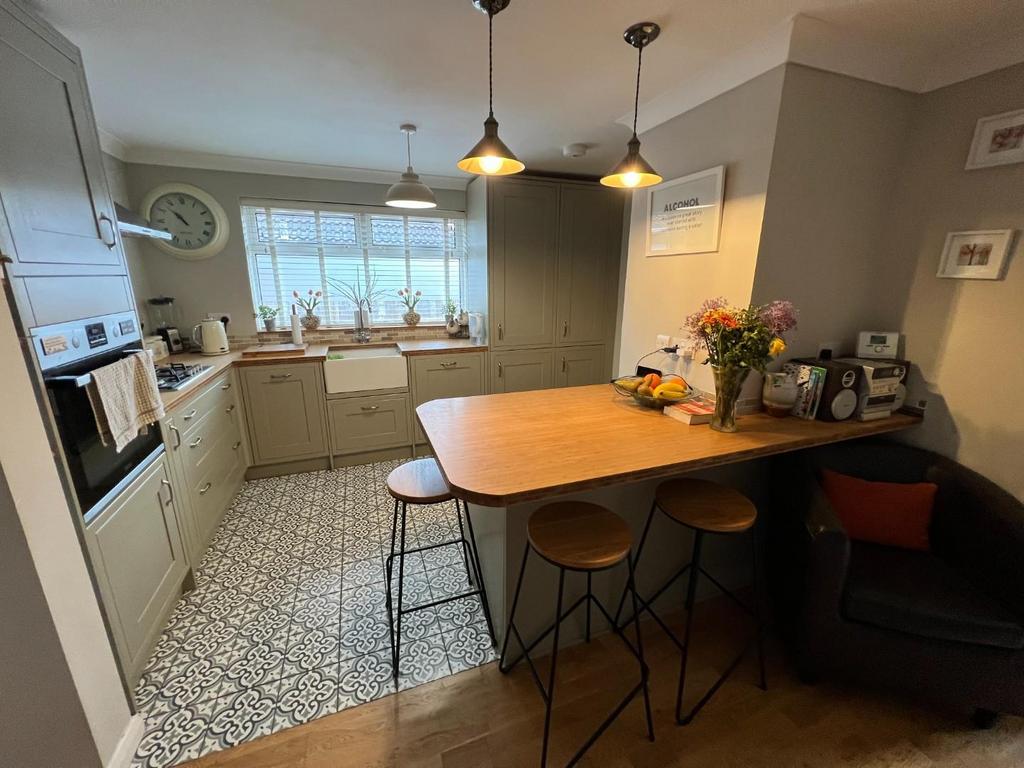 Wharf Road, Wroughton 3 bed semidetached bungalow £350,000