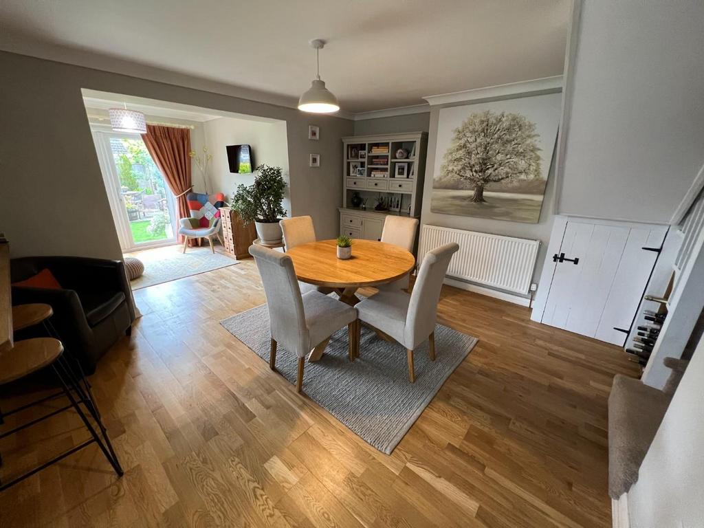 Wharf Road, Wroughton 3 bed semidetached bungalow £350,000