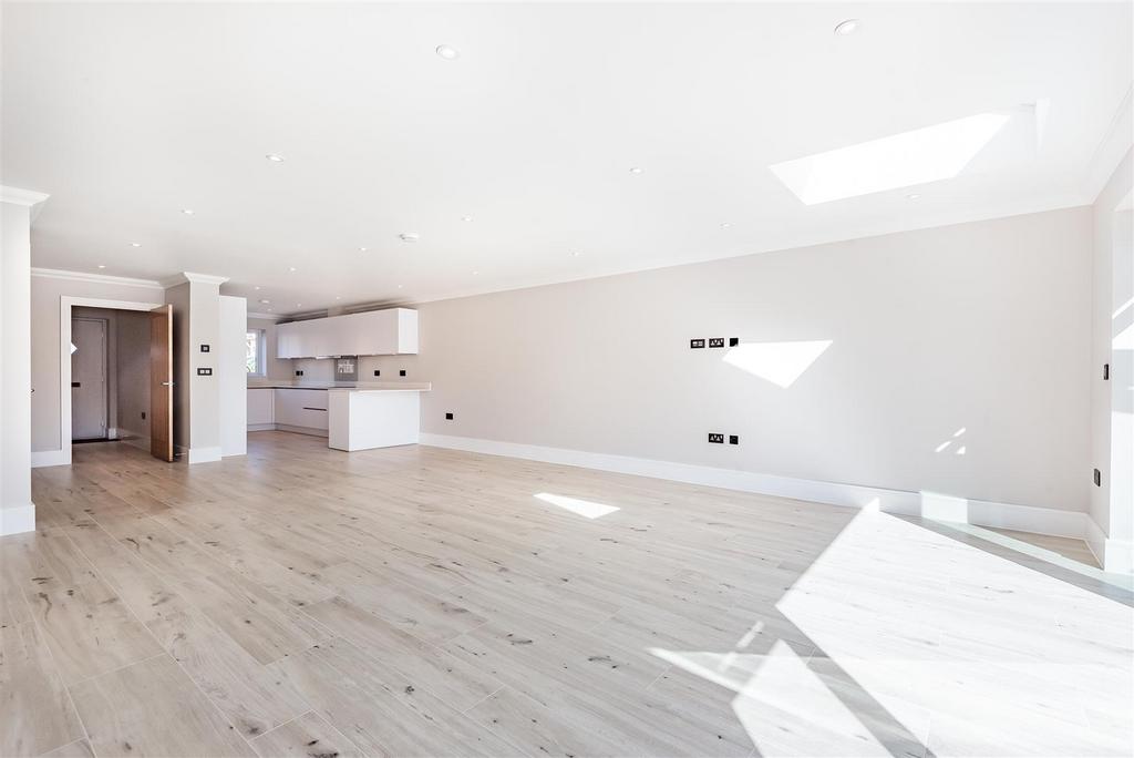 Poplar Close, Ashford Road, Maidstone 3 bed semidetached house £