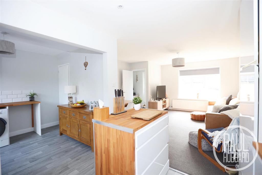 Bucknam Close, Kessingland, Suffolk 3 bed detached house £325,000