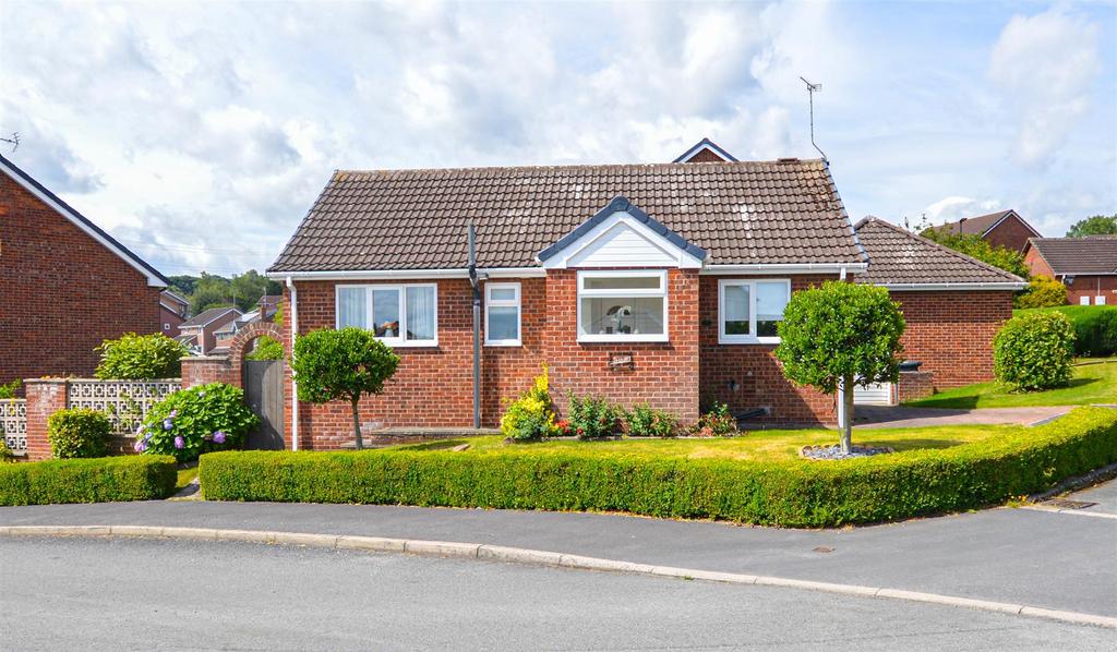 Moorthorpe Gardens, Owlthorpe, Sheffield, S20 2 bed detached bungalow
