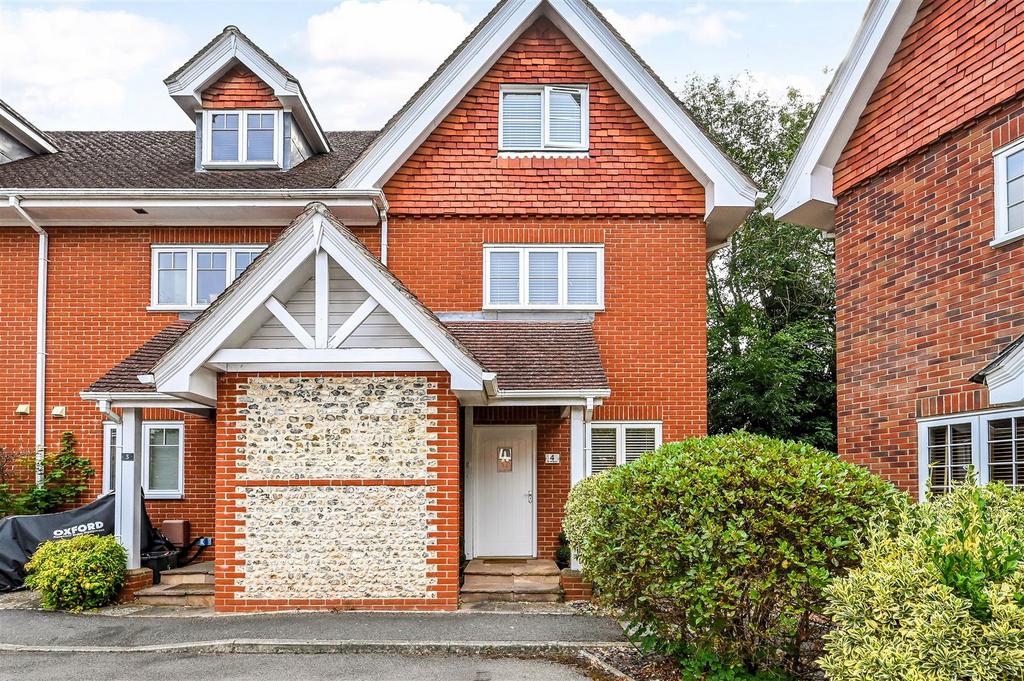 Horndean, Hampshire 3 bed townhouse for sale £350,000