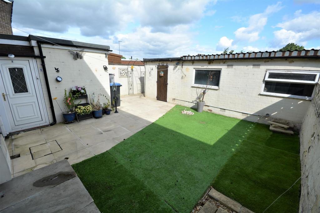 Dere Avenue, Auckland 3 bed semidetached house £120,000