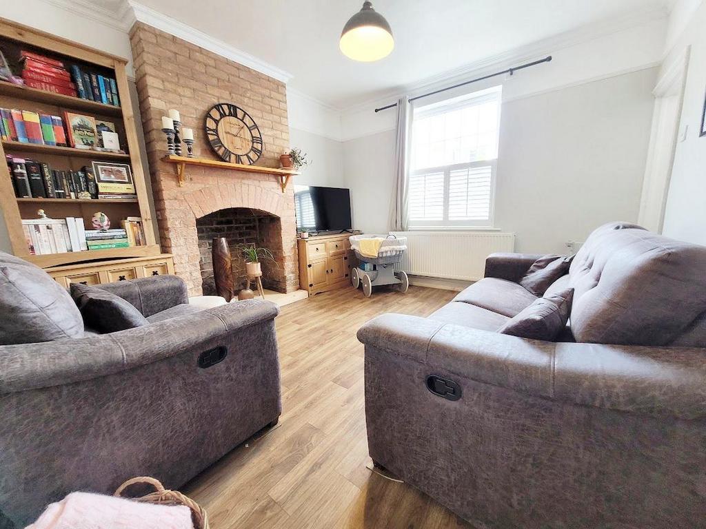 Albert Road, Tamworth 3 bed semidetached house for sale £309,950