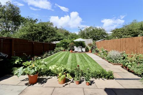 16 Chapman Drive, Market Weighton, York, YO43 3GR