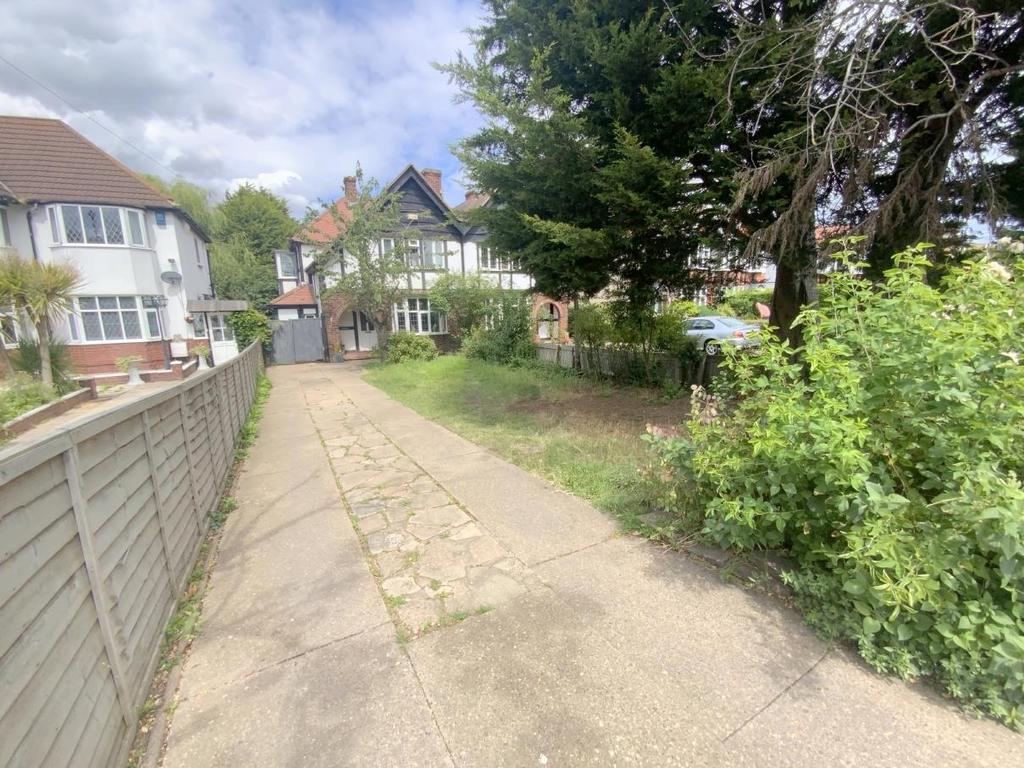 Laceby Road, Grimsby 4 bed semidetached house for sale £179,950