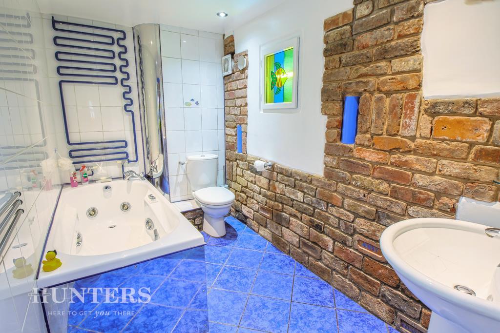 En-suite bathroom