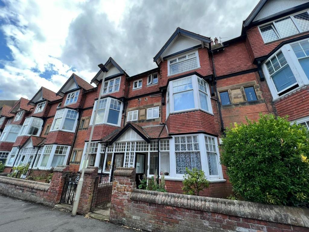 16 Avenue Victoria, Scarborough 2 bed flat £695 pcm (£160 pw)