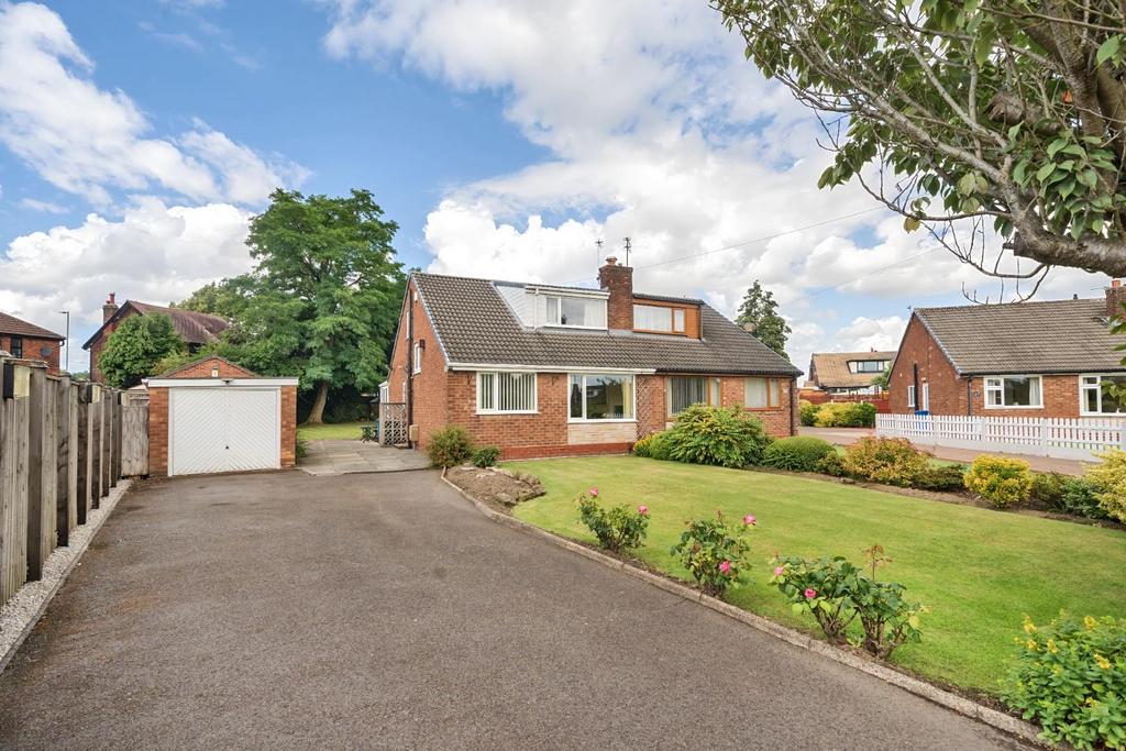 Timperley Lane, Leigh, WN7 3DZ 3 bed semidetached bungalow £265,000