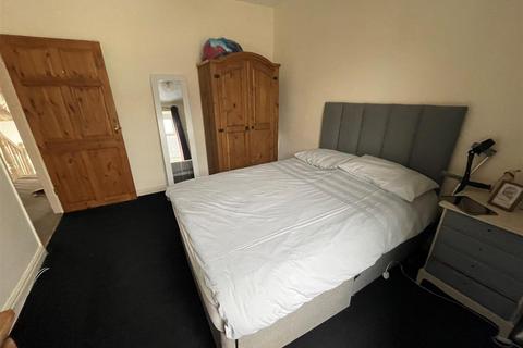 72 Brynmor Road, Llanelli, SA15 2TG