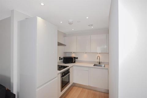 1 bedroom flat to rent, The Hawkins Tower, Admirals Quay Ocean Way, Southampton