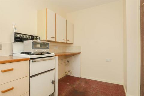2 bedroom flat for sale, Galloway Court, Pudsey, LS28 8RA