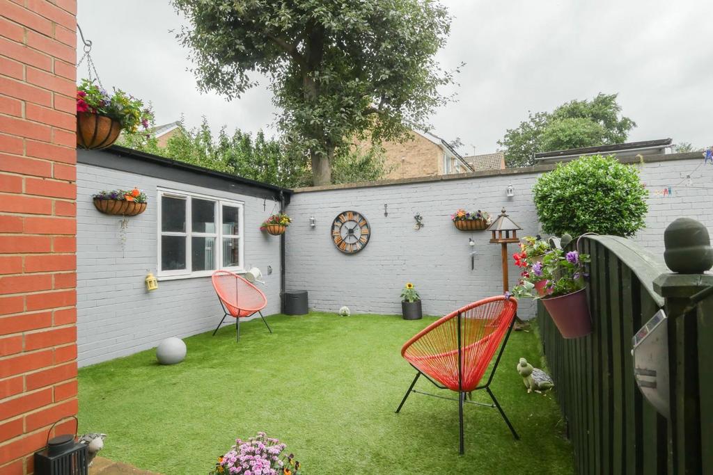 Uppermoor Close, Pudsey, LS28 8BU 3 bed semidetached house £270,000