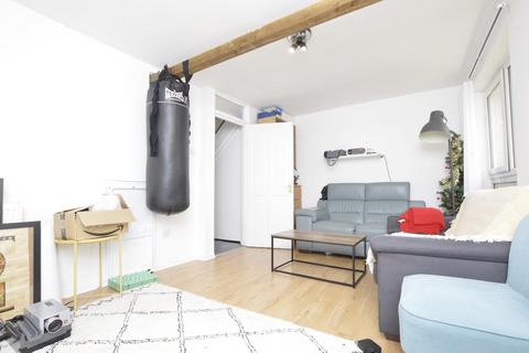 35 Ivy Road, London, E16 1NJ