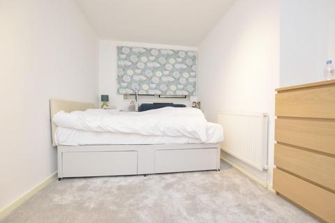 35 Ivy Road, London, E16 1NJ