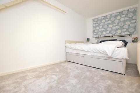 35 Ivy Road, London, E16 1NJ