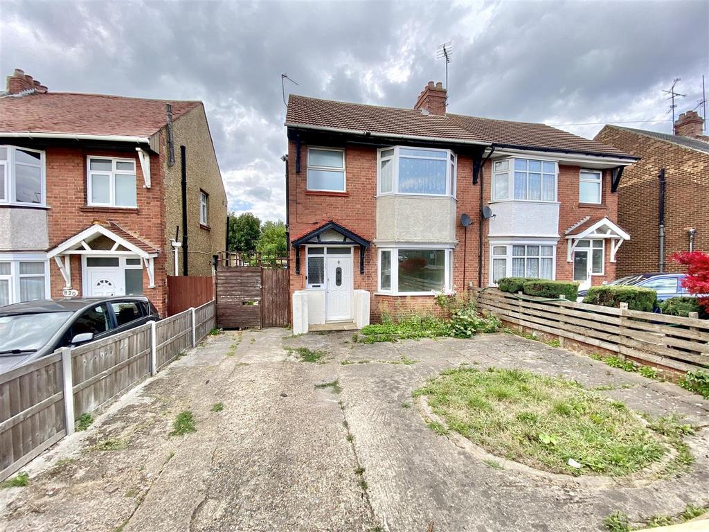 Dunstable Road, Luton 3 bed semidetached house for sale £325,000