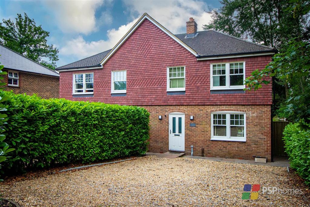 Colwell Road, Haywards Heath 3 bed semidetached house for sale £500,000