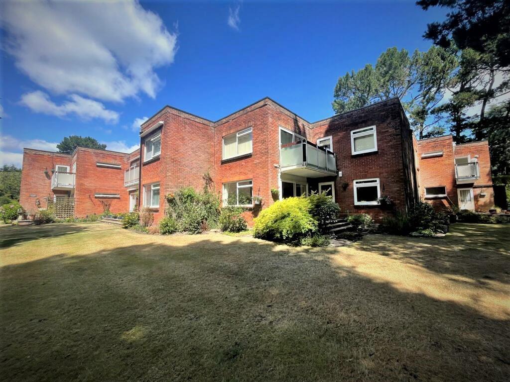 Golf Links Road, Ferndown 3 bed apartment for sale £329,950