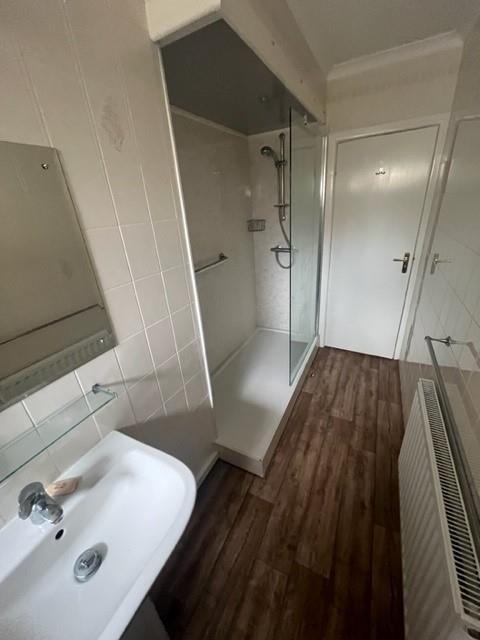 Shower rm.jpg