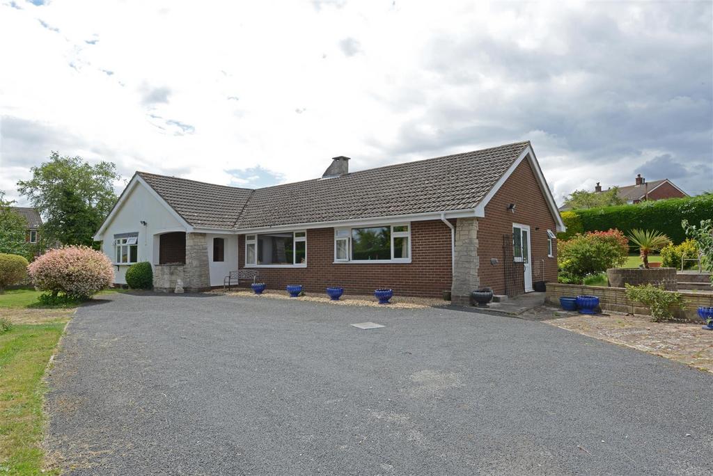 Lythwood Road, Bayston Hill, Shrewsbury 4 bed detached bungalow for