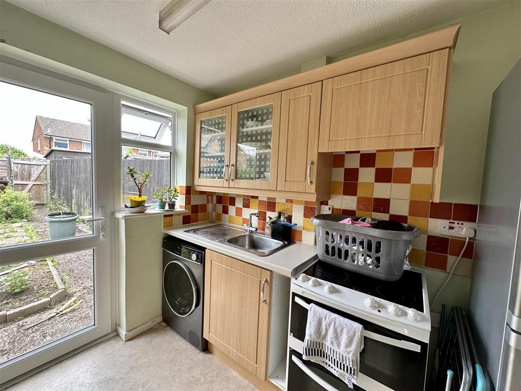 79 Quantock DriveAshfordKent 3 bed detached house £1,350 pcm (£312 pw)