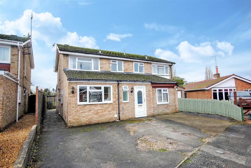 Berry Way, Newton Longville, MK17 0AS 3 bed semidetached house for