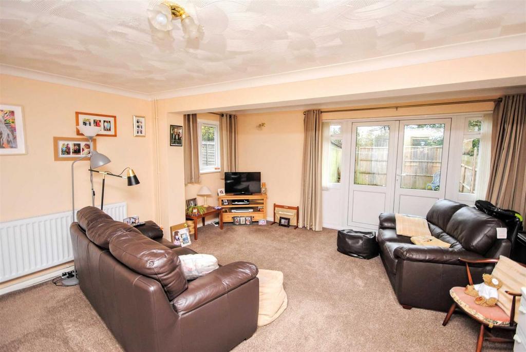Berry Way, Newton Longville, MK17 0AS 3 bed semidetached house for