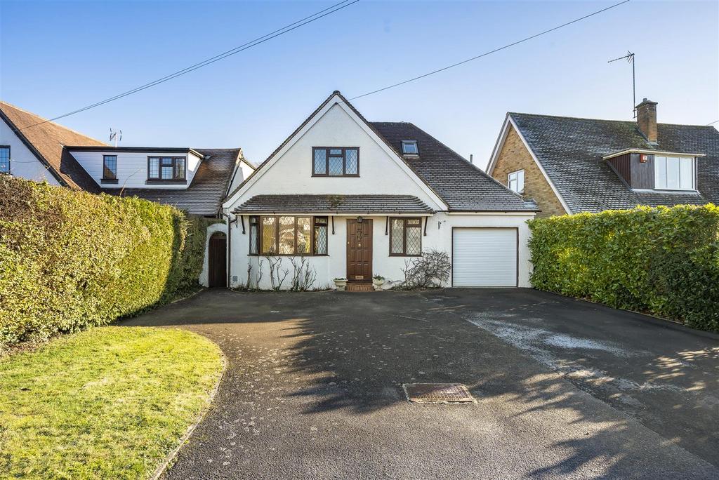 Surrey Gardens, Effingham Junction 3 bed detached house for sale £850,000