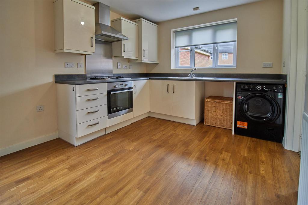 Navy Close, Burbage 3 bed detached house £270,000