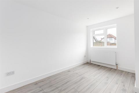 4 bedroom bungalow to rent - The Croft, Ruislip