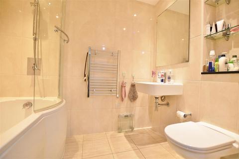 1 bedroom flat for sale, Railway Terrace, Slough