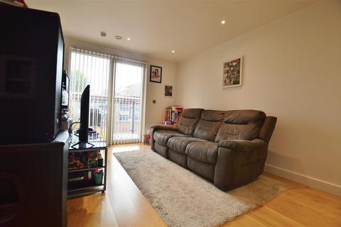 1 bedroom flat for sale, Railway Terrace, Slough