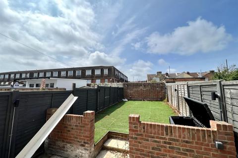 3 bedroom house to rent, North End Avenue, Portsmouth