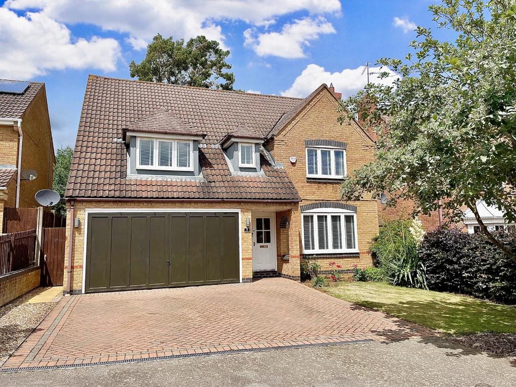 Olde Forde Close, Brixworth, Northamptonshire NN6 4 bed detached house